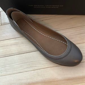 Frye, size 8 Carson ballet flats, brand new, never worn